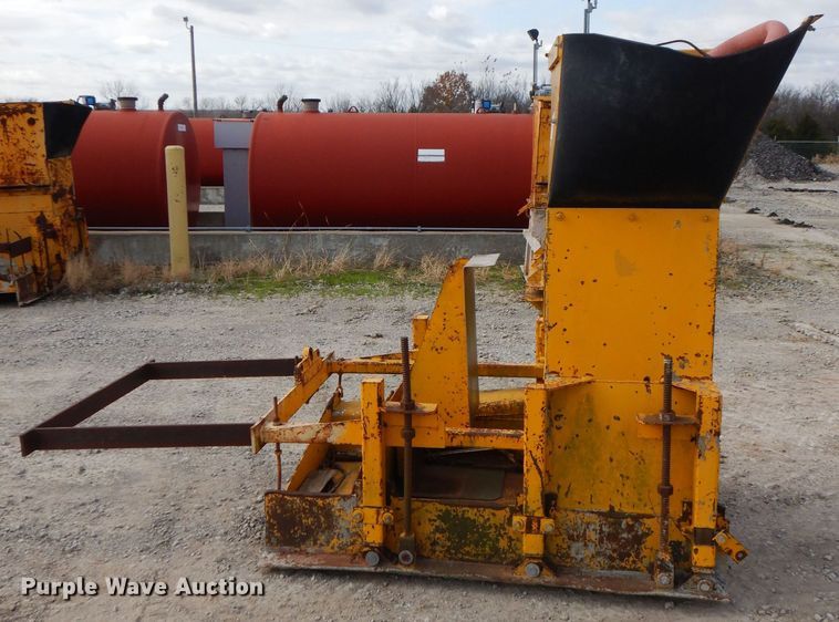 image for item GK9544 2001 Gomaco GT3600 curb machine