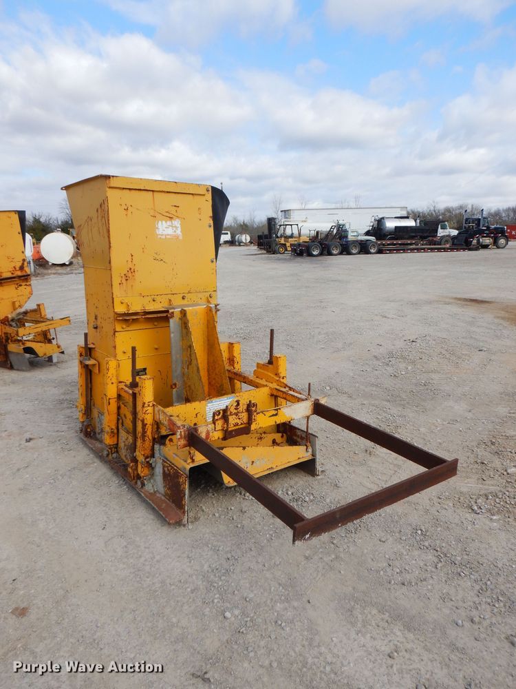 image for item GK9544 2001 Gomaco GT3600 curb machine