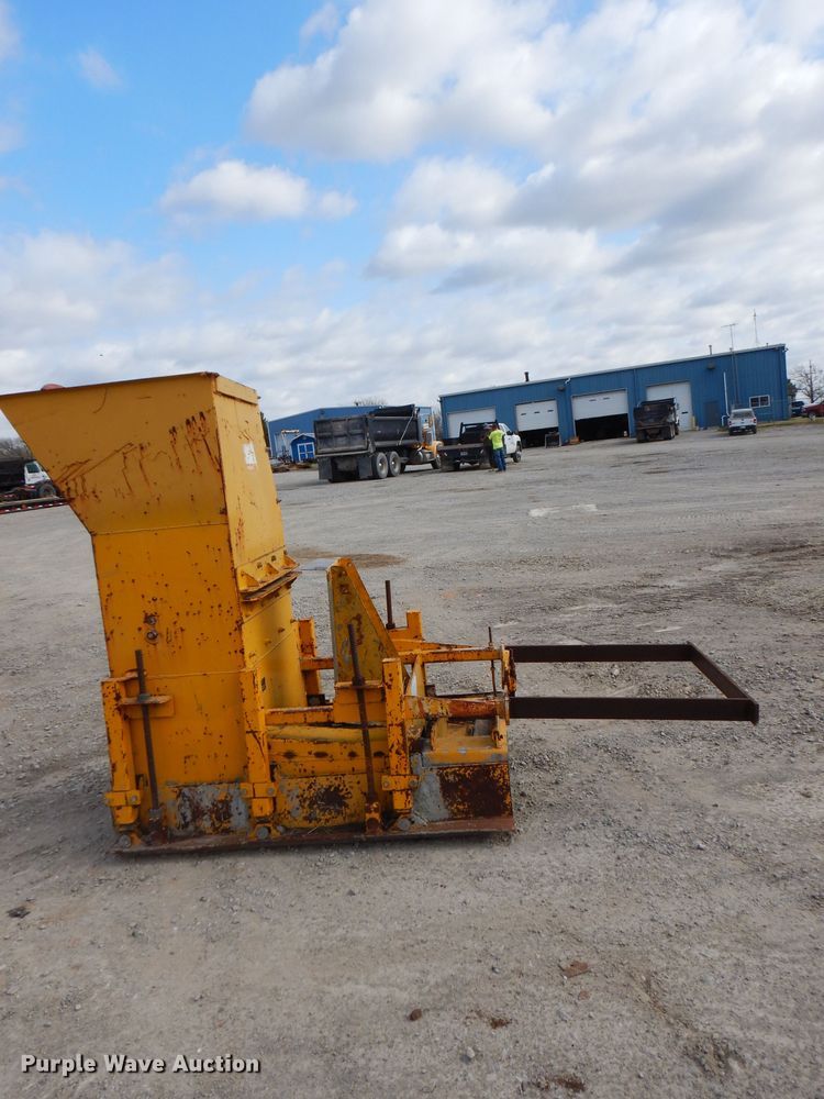 image for item GK9544 2001 Gomaco GT3600 curb machine