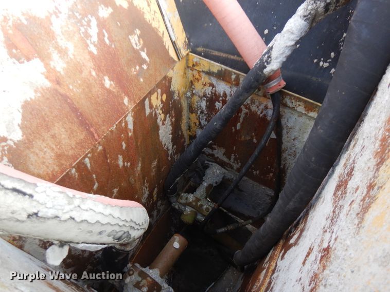 image for item GK9544 2001 Gomaco GT3600 curb machine