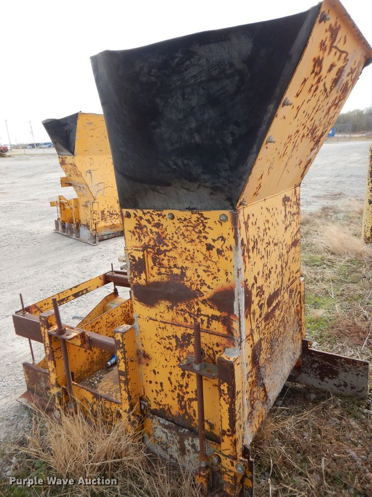 image for item GK9544 2001 Gomaco GT3600 curb machine