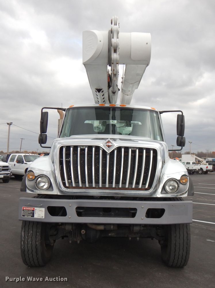 image for item GK9546 2012 International 7300  bucket truck
