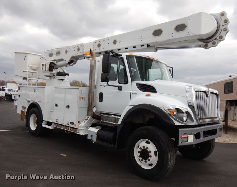 image for item GK9546 2012 International 7300  bucket truck