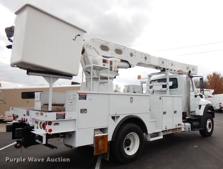 image for item GK9546 2012 International 7300  bucket truck