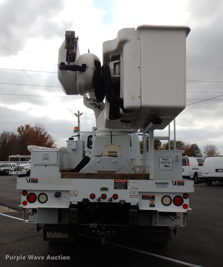 image for item GK9546 2012 International 7300  bucket truck