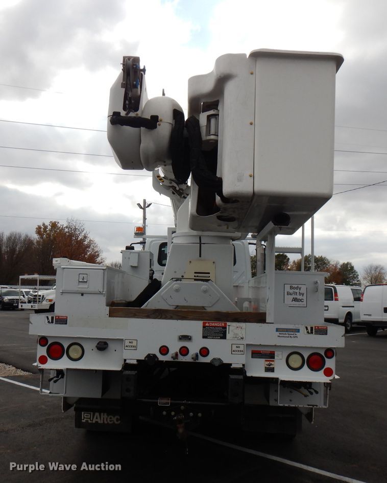 image for item GK9546 2012 International 7300  bucket truck