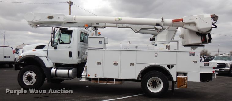 image for item GK9546 2012 International 7300  bucket truck