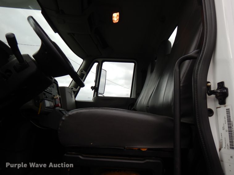 image for item GK9546 2012 International 7300  bucket truck