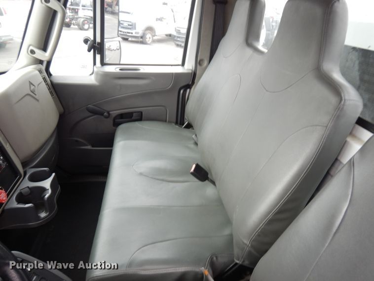 image for item GK9546 2012 International 7300  bucket truck