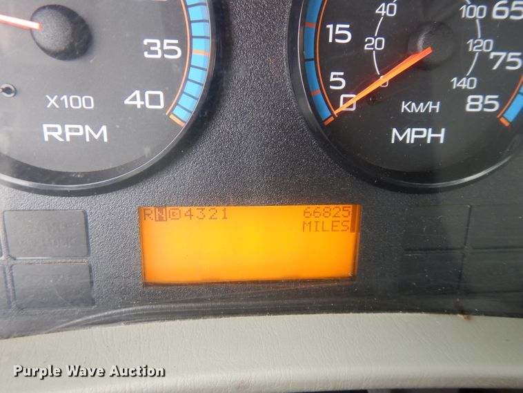 image for item GK9546 2012 International 7300  bucket truck