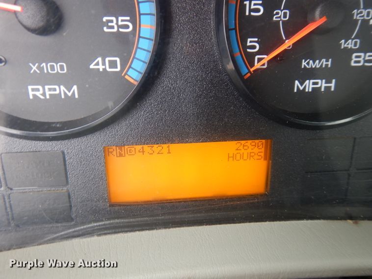 image for item GK9546 2012 International 7300  bucket truck