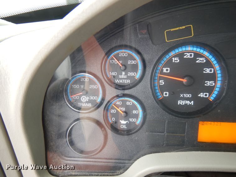 image for item GK9546 2012 International 7300  bucket truck