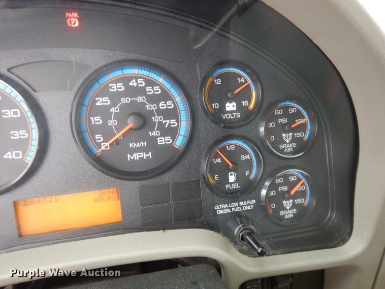 image for item GK9546 2012 International 7300  bucket truck