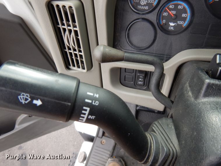 image for item GK9546 2012 International 7300  bucket truck