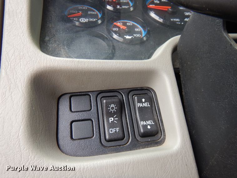 image for item GK9546 2012 International 7300  bucket truck