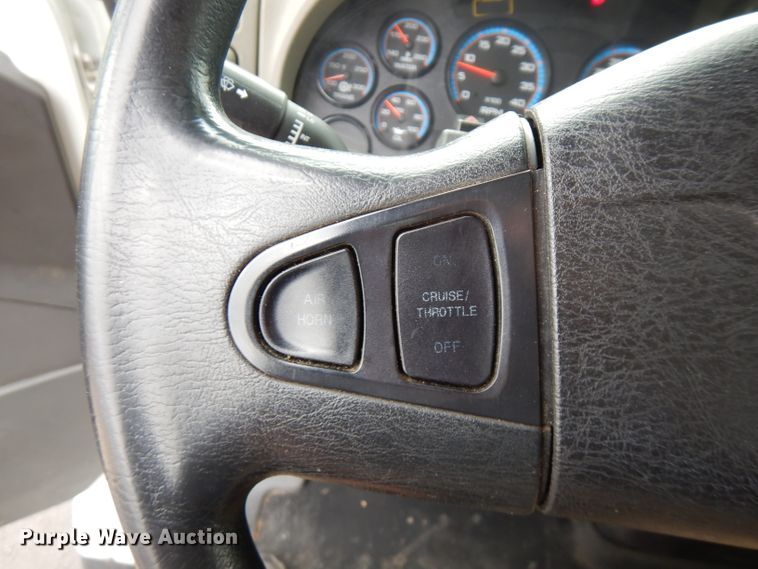 image for item GK9546 2012 International 7300  bucket truck