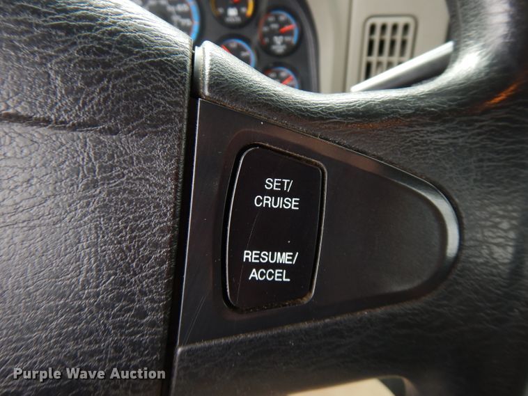 image for item GK9546 2012 International 7300  bucket truck