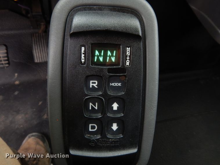 image for item GK9546 2012 International 7300  bucket truck