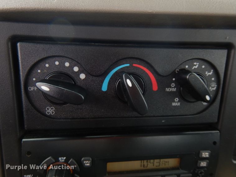 image for item GK9546 2012 International 7300  bucket truck