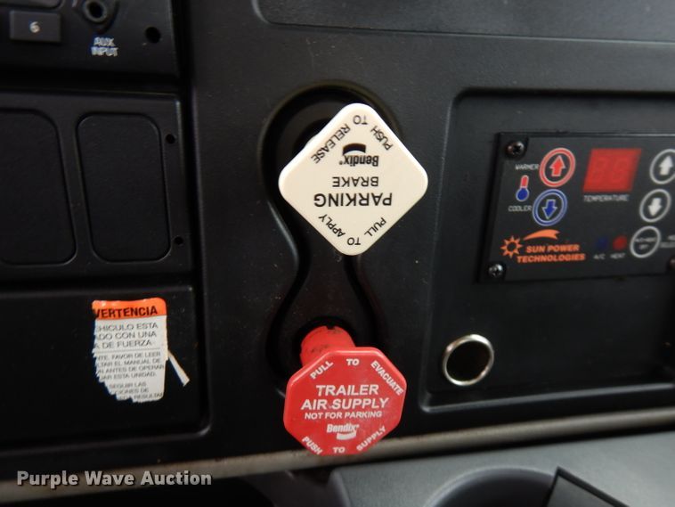 image for item GK9546 2012 International 7300  bucket truck