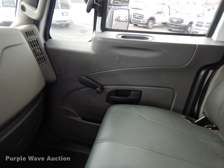 image for item GK9546 2012 International 7300  bucket truck