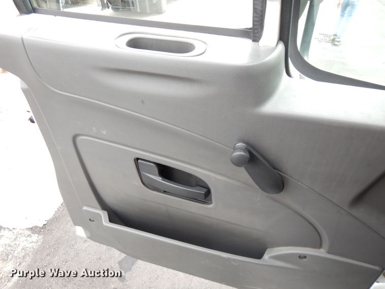 image for item GK9546 2012 International 7300  bucket truck