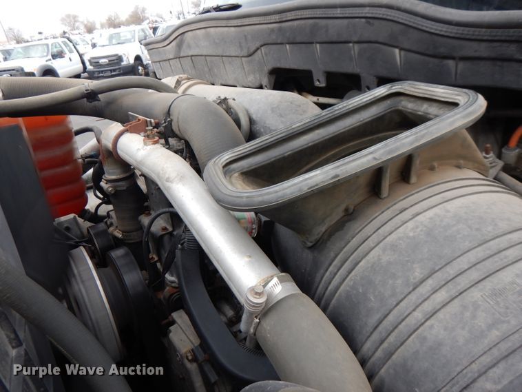 image for item GK9546 2012 International 7300  bucket truck