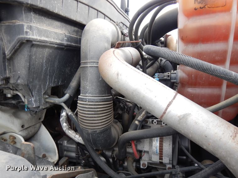 image for item GK9546 2012 International 7300  bucket truck