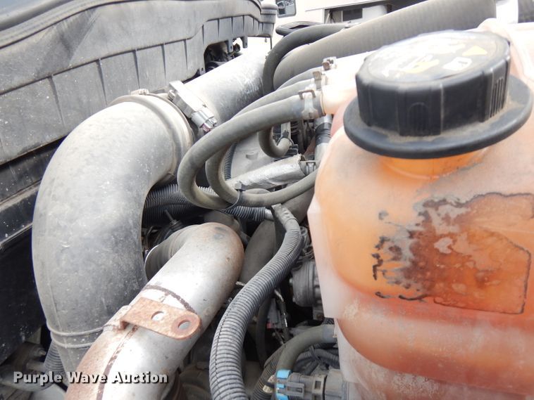 image for item GK9546 2012 International 7300  bucket truck