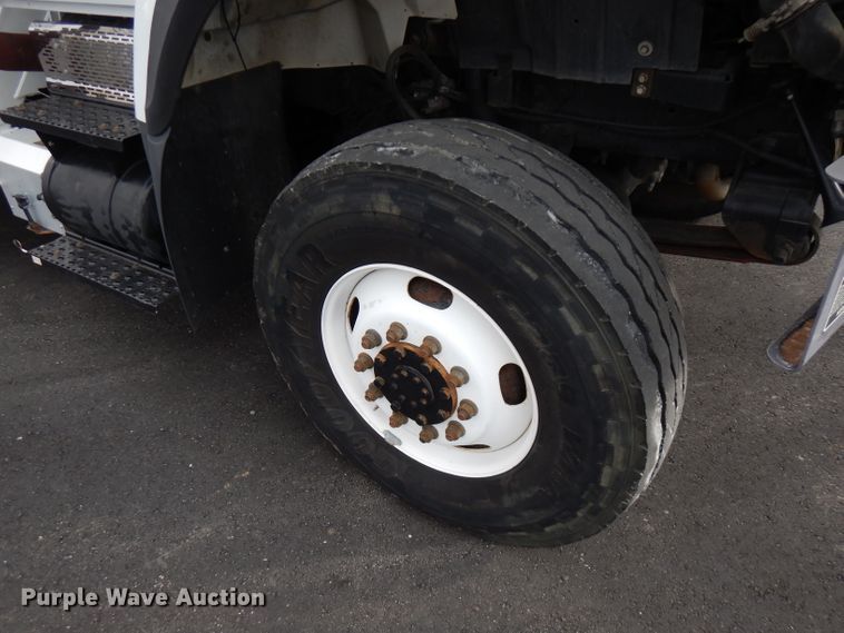 image for item GK9546 2012 International 7300  bucket truck