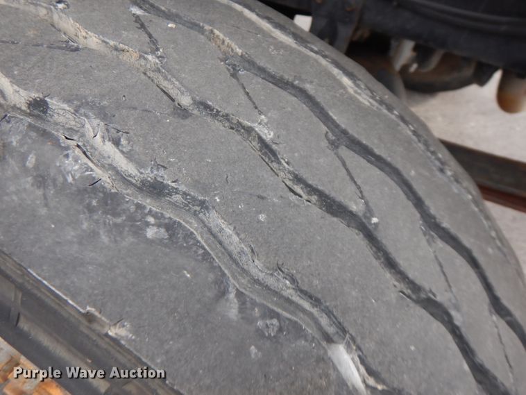 image for item GK9546 2012 International 7300  bucket truck