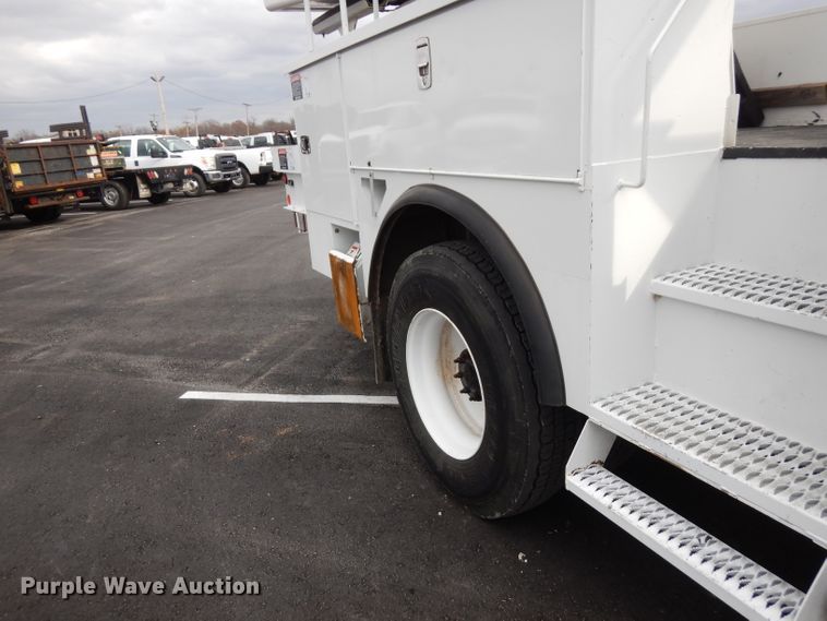 image for item GK9546 2012 International 7300  bucket truck