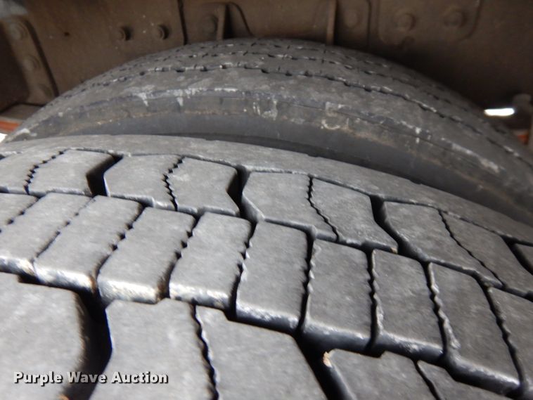 image for item GK9546 2012 International 7300  bucket truck