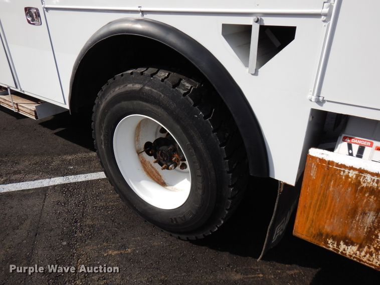 image for item GK9546 2012 International 7300  bucket truck