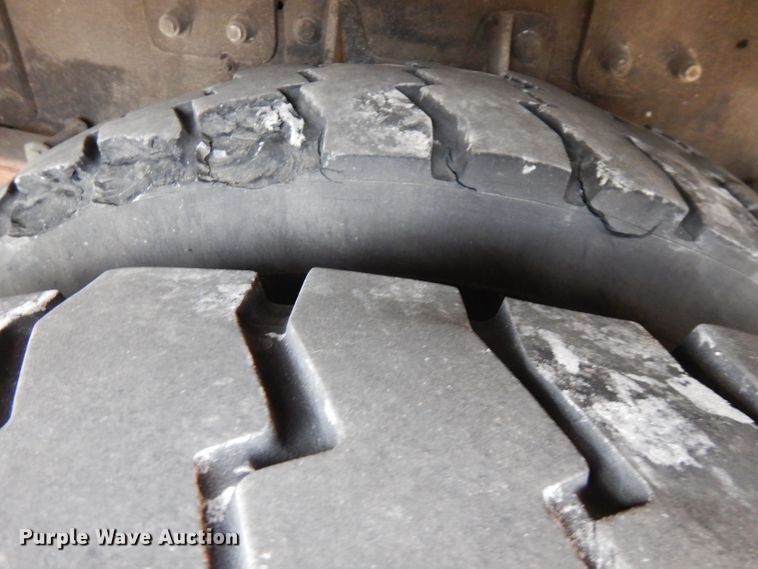 image for item GK9546 2012 International 7300  bucket truck