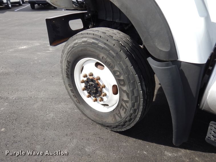 image for item GK9546 2012 International 7300  bucket truck