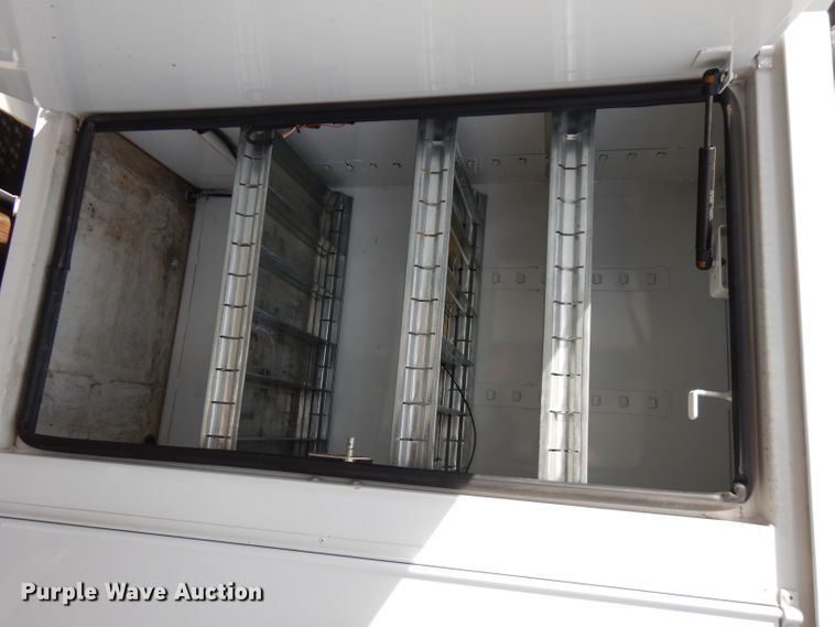 image for item GK9546 2012 International 7300  bucket truck