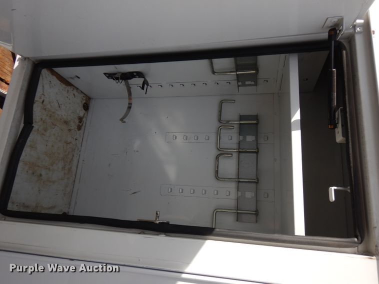 image for item GK9546 2012 International 7300  bucket truck