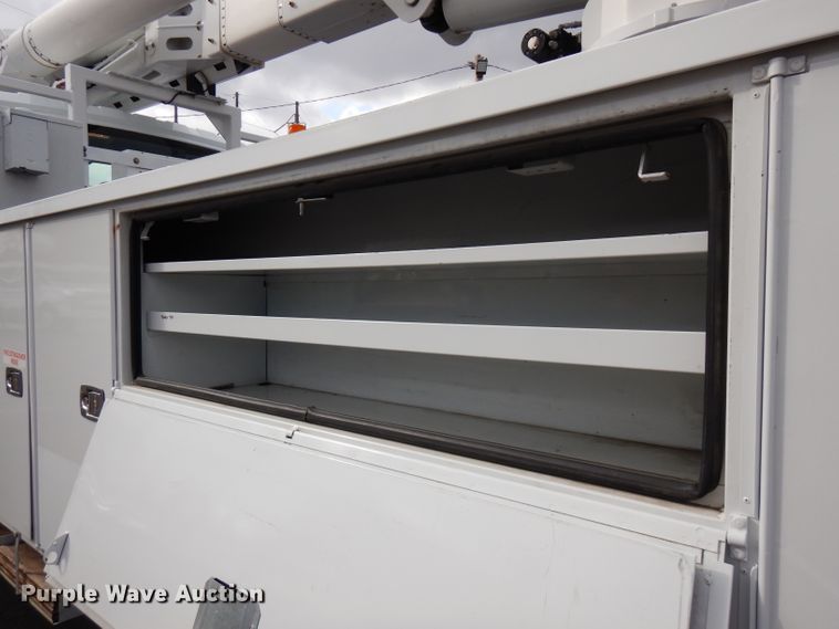 image for item GK9546 2012 International 7300  bucket truck