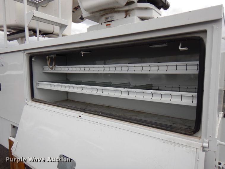 image for item GK9546 2012 International 7300  bucket truck