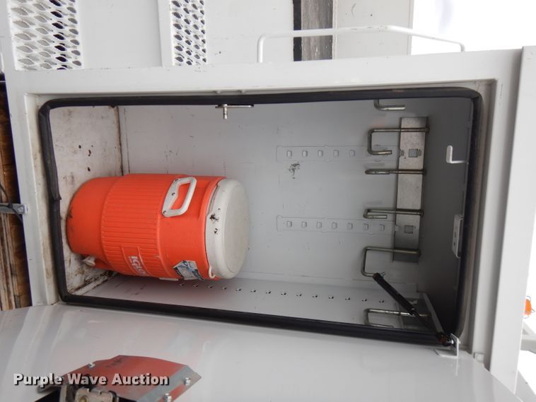 image for item GK9546 2012 International 7300  bucket truck