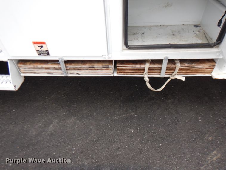 image for item GK9546 2012 International 7300  bucket truck