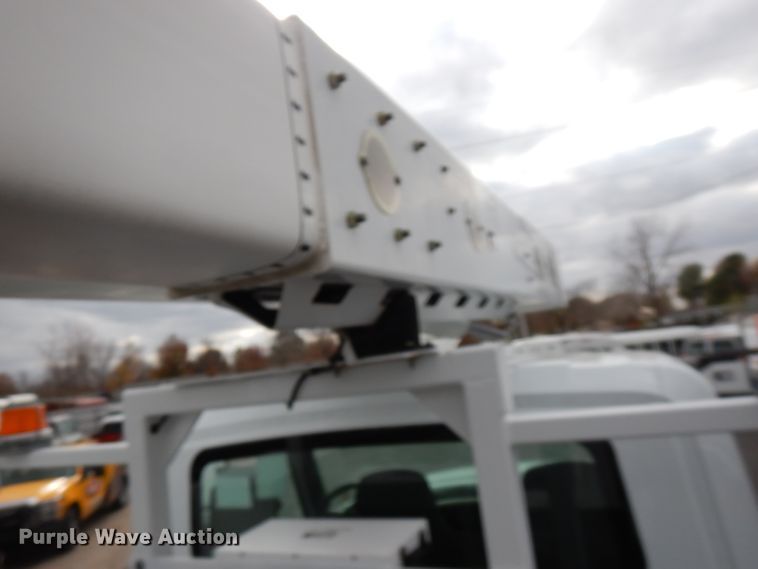 image for item GK9546 2012 International 7300  bucket truck