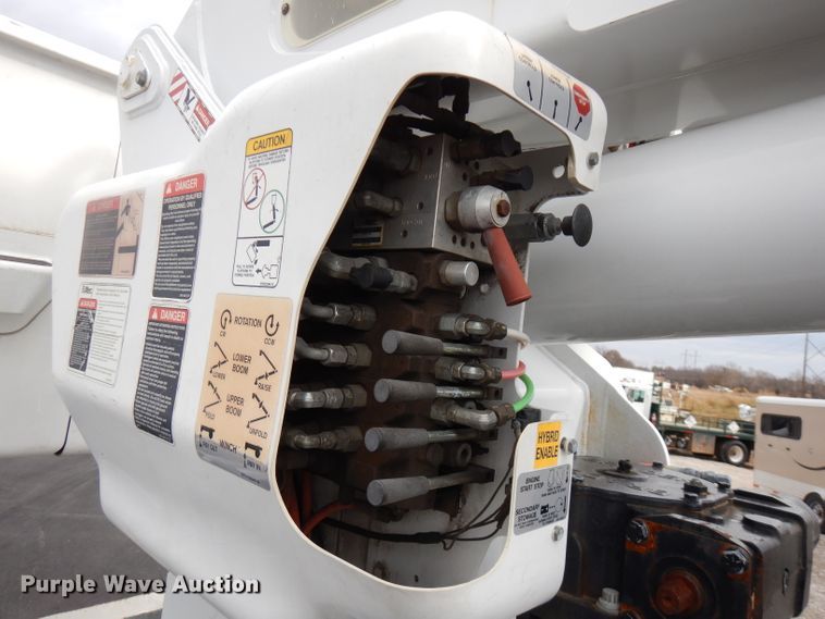 image for item GK9546 2012 International 7300  bucket truck