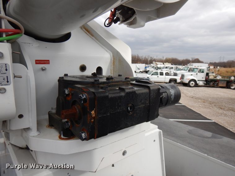 image for item GK9546 2012 International 7300  bucket truck