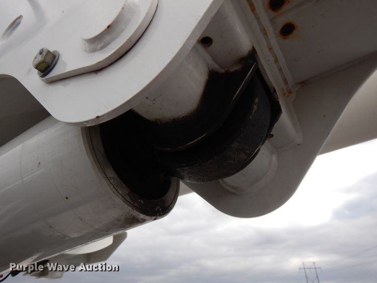 image for item GK9546 2012 International 7300  bucket truck