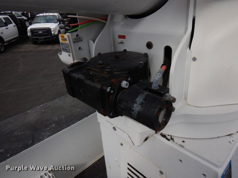 image for item GK9546 2012 International 7300  bucket truck