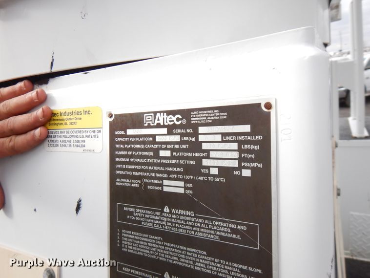 image for item GK9546 2012 International 7300  bucket truck