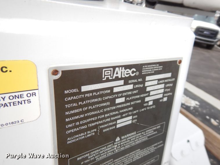 image for item GK9546 2012 International 7300  bucket truck