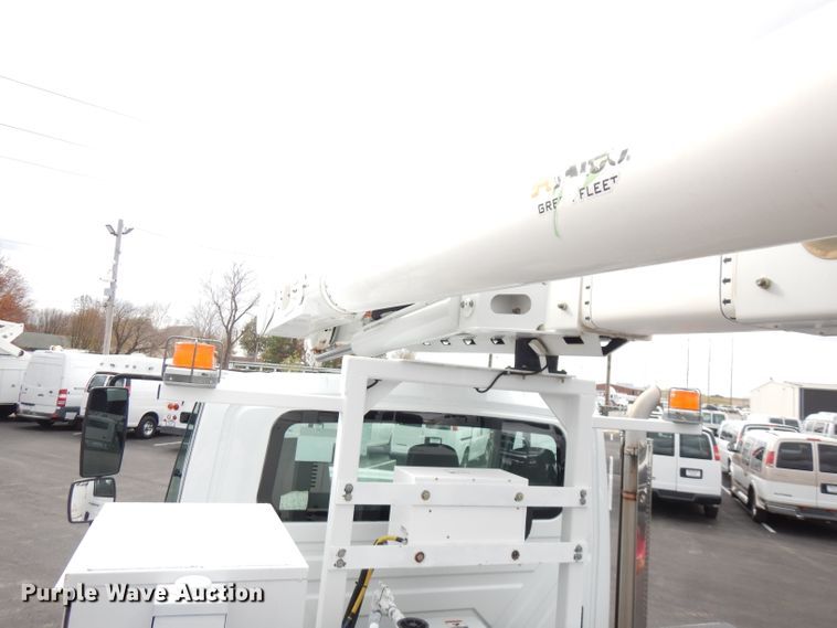 image for item GK9546 2012 International 7300  bucket truck